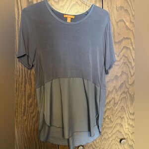 4/$30 EUC WOMENS M JOE FRESH ROUND NECK SHORT SLEEVE T WITH FLOWING LOWER HALF